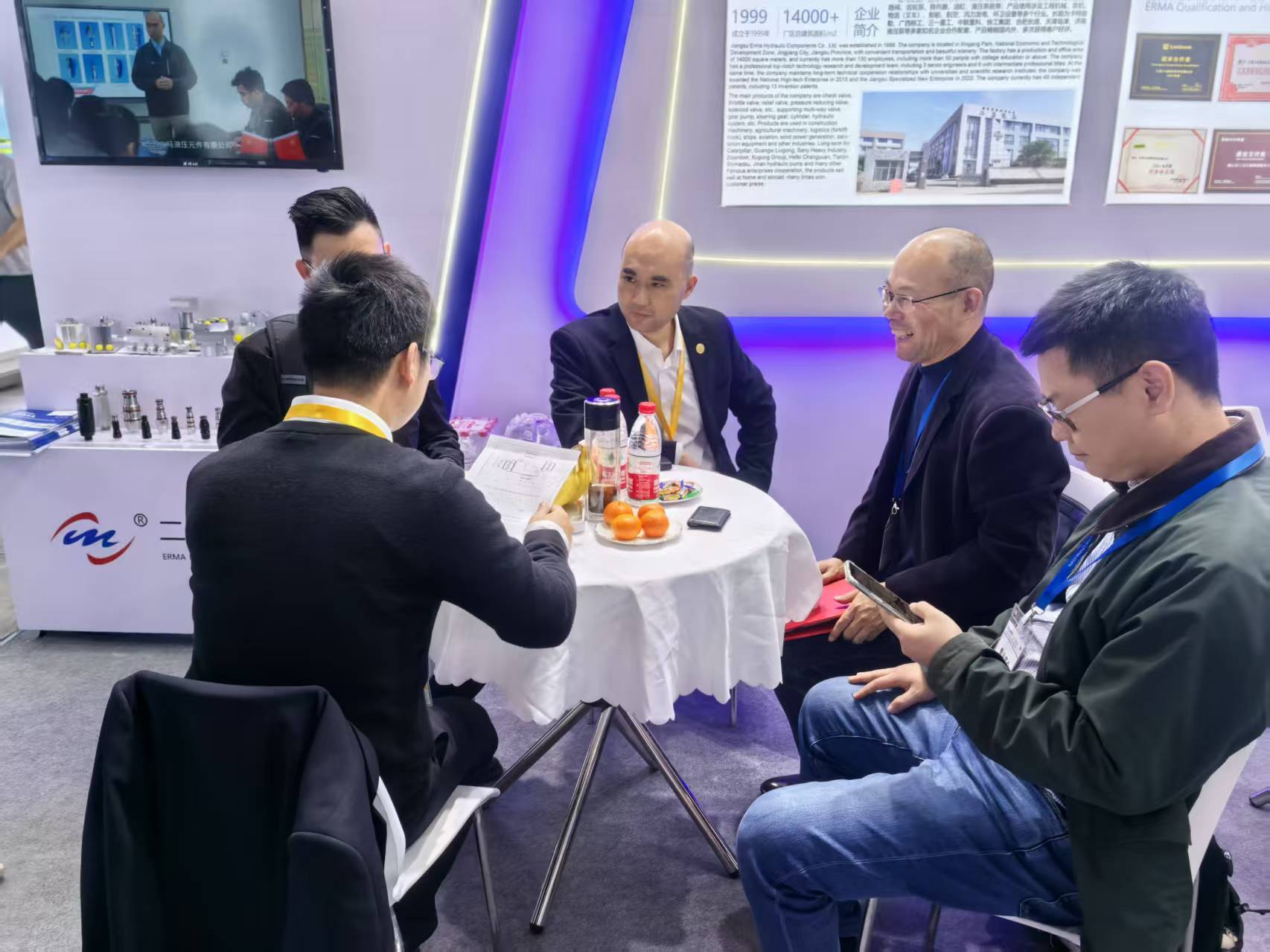 江蘇二馬閃耀上海Bauma展，共繪液壓行業(yè)新藍(lán)圖